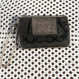 Coach Poppy Signature Wristlet - GUC